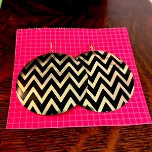 Fashion gold and black earrings